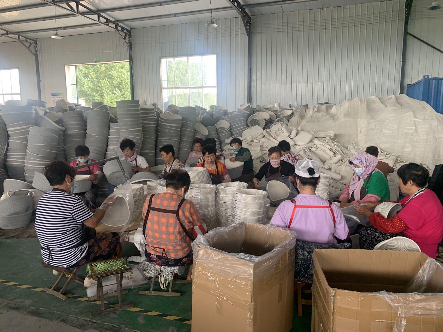 Workshop — hand-weaving